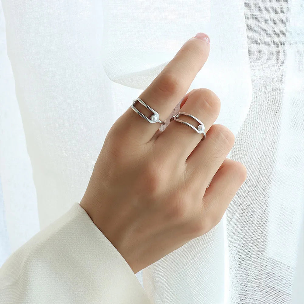 Geometric Circular Pearl Ring Titanium Steel PVD Vacuum Gold Plating Non fading Simple and Versatile Handpiece