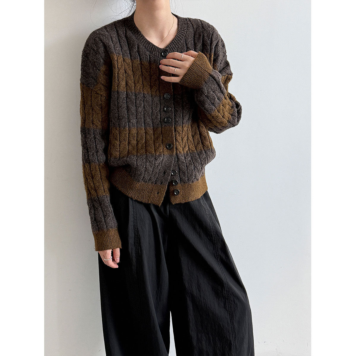 Deer West Color-Block Striped Knit Top for WomenNew Two-Tone Vintage Versatile Sweater